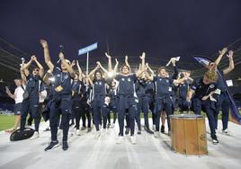 El desfile con una representación de todos los clubes participantes es uno de los momentos centrales de la inauguración.