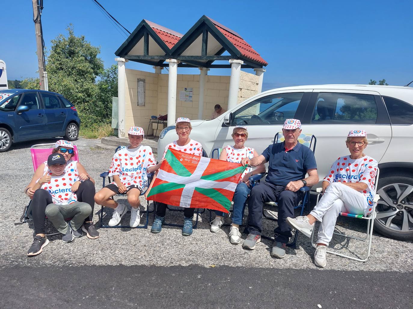 La afición, volcada con el paso del Tour desde Mutriku hasta Irun