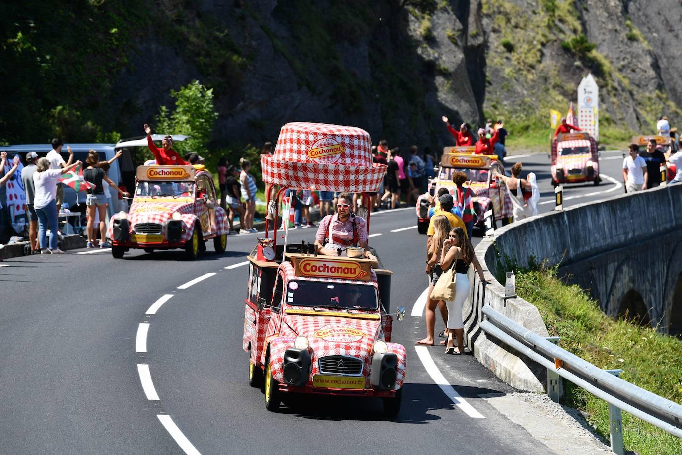 La afición, volcada con el paso del Tour desde Mutriku hasta Irun