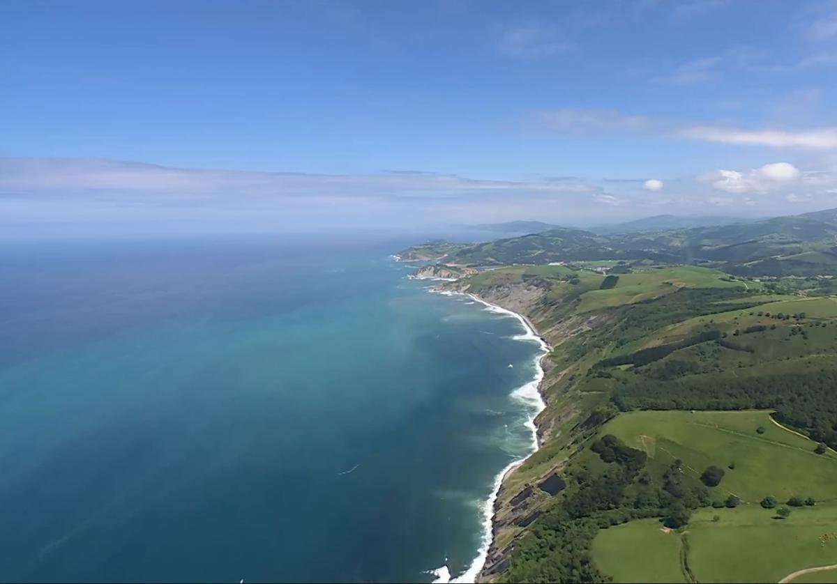 Vista panorámica de la costa guipuzcoana dejada por la retrasmisión del Tour de Francia