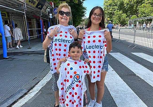 La familia donostiarra Gema Elola, y Nahia y Unax Graterol.