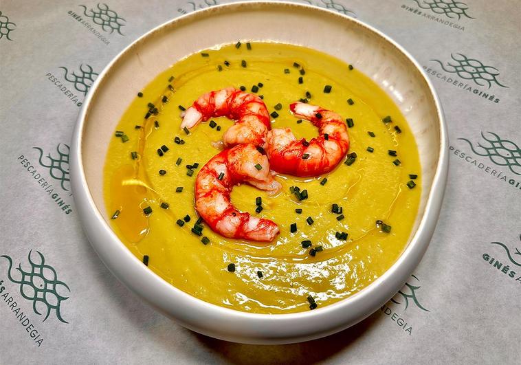 Receta de gazpacho de aguacate con gamba roja