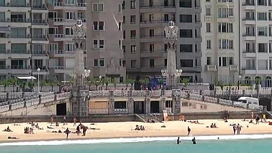 Sintonía de Contigo en la playa cantada por Georgie Dann