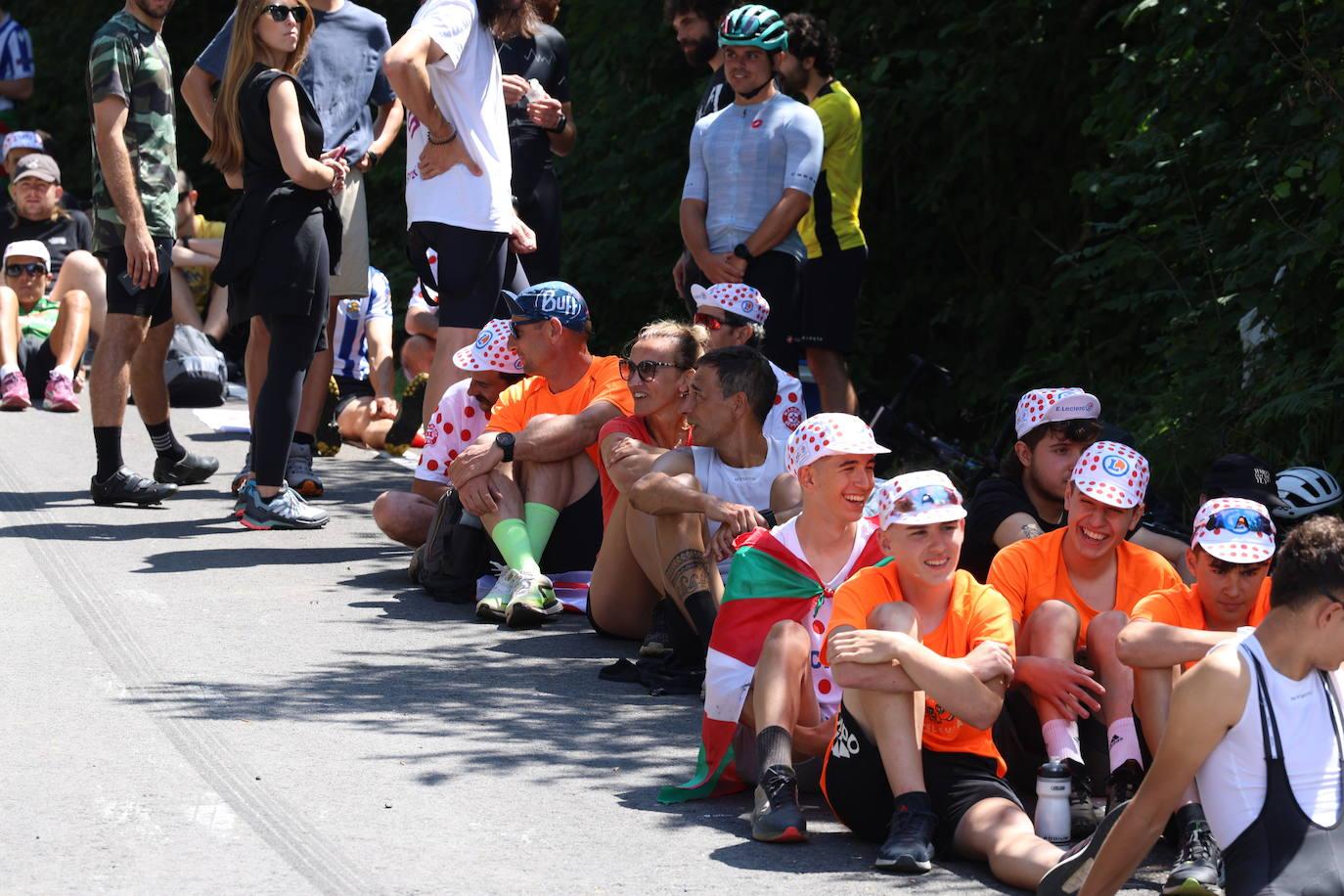 La afición, volcada con el paso del Tour desde Mutriku hasta Irun