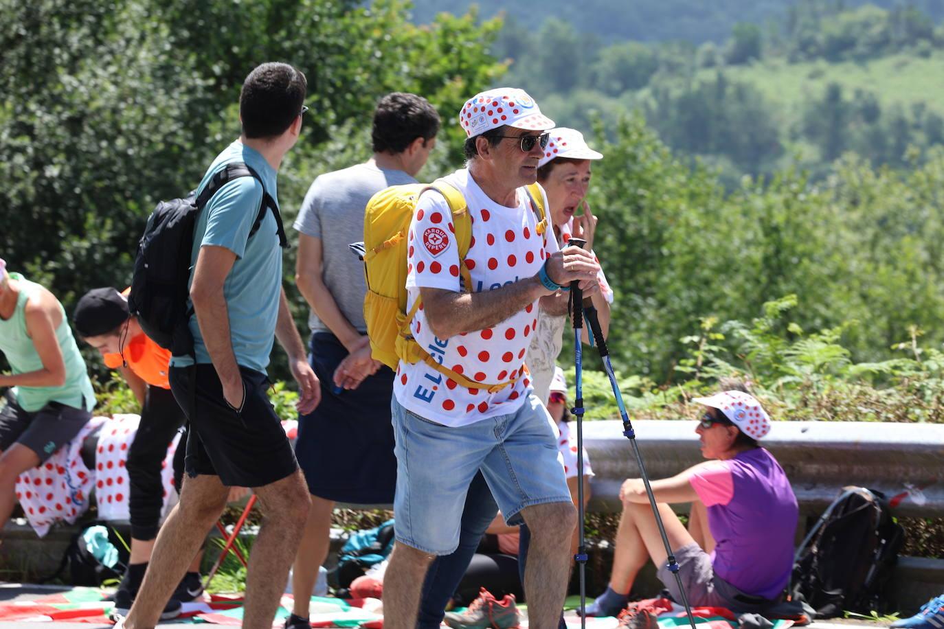 La afición, volcada con el paso del Tour desde Mutriku hasta Irun