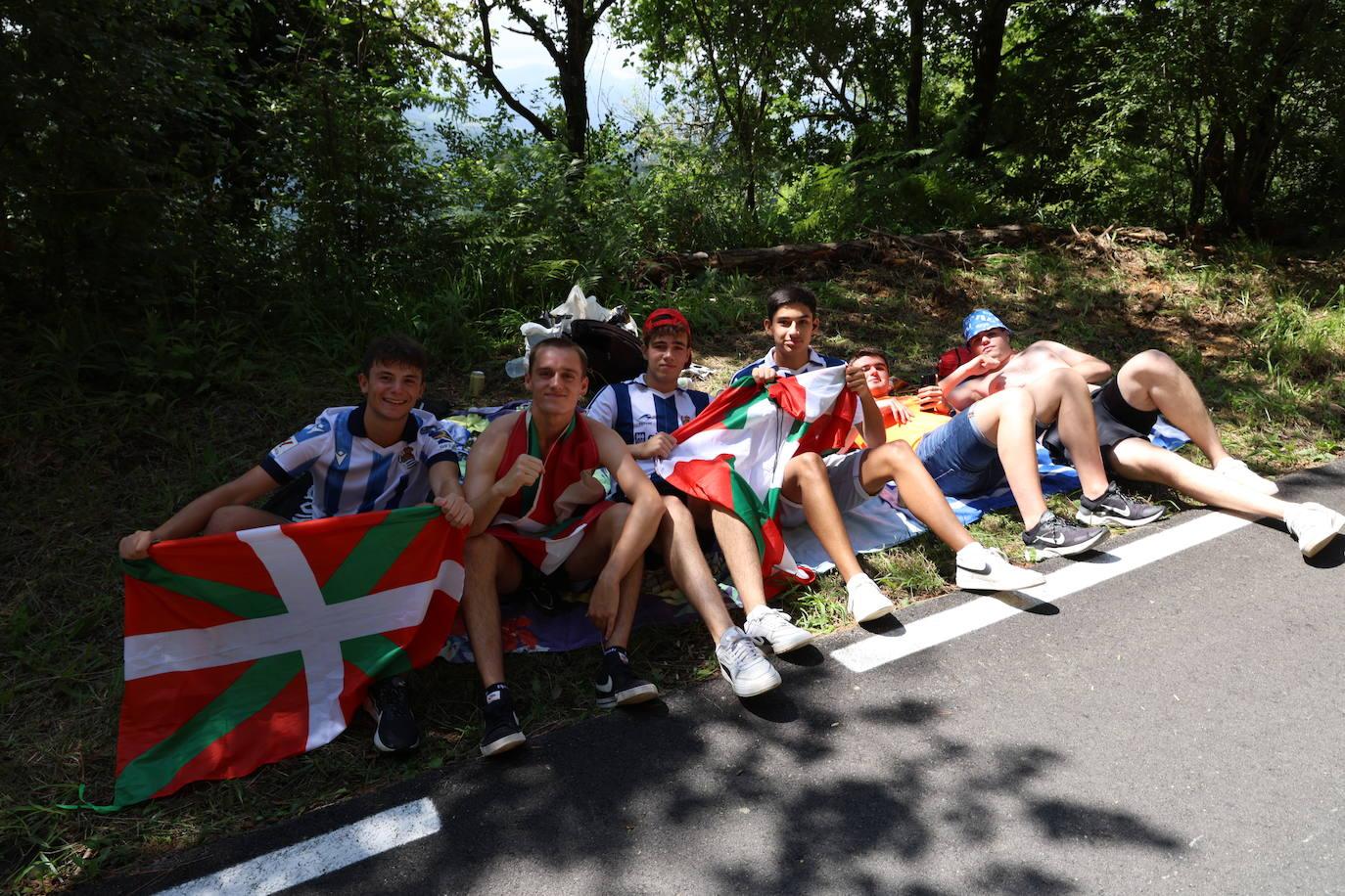 La afición, volcada con el paso del Tour desde Mutriku hasta Irun