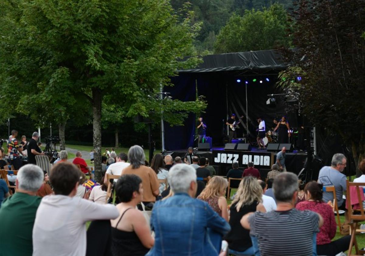 El escenario en el parque de Arama, uno de los más especiales.