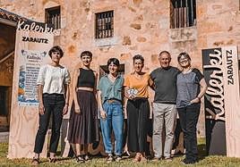 Hamabost konpainia kaleak antzerkiz janzteko