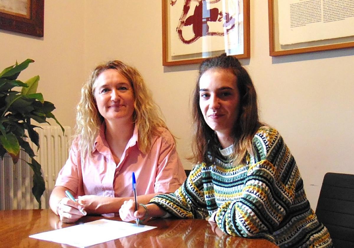 Maider Morrás Azpiazu (EH Bildu) y Eva Abuin Bideburu (Elkarrekin) ratificaron con su firma el acuerdo.