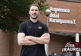 Ibon Guridi, a las puertas del polideportivo de Azpeitia