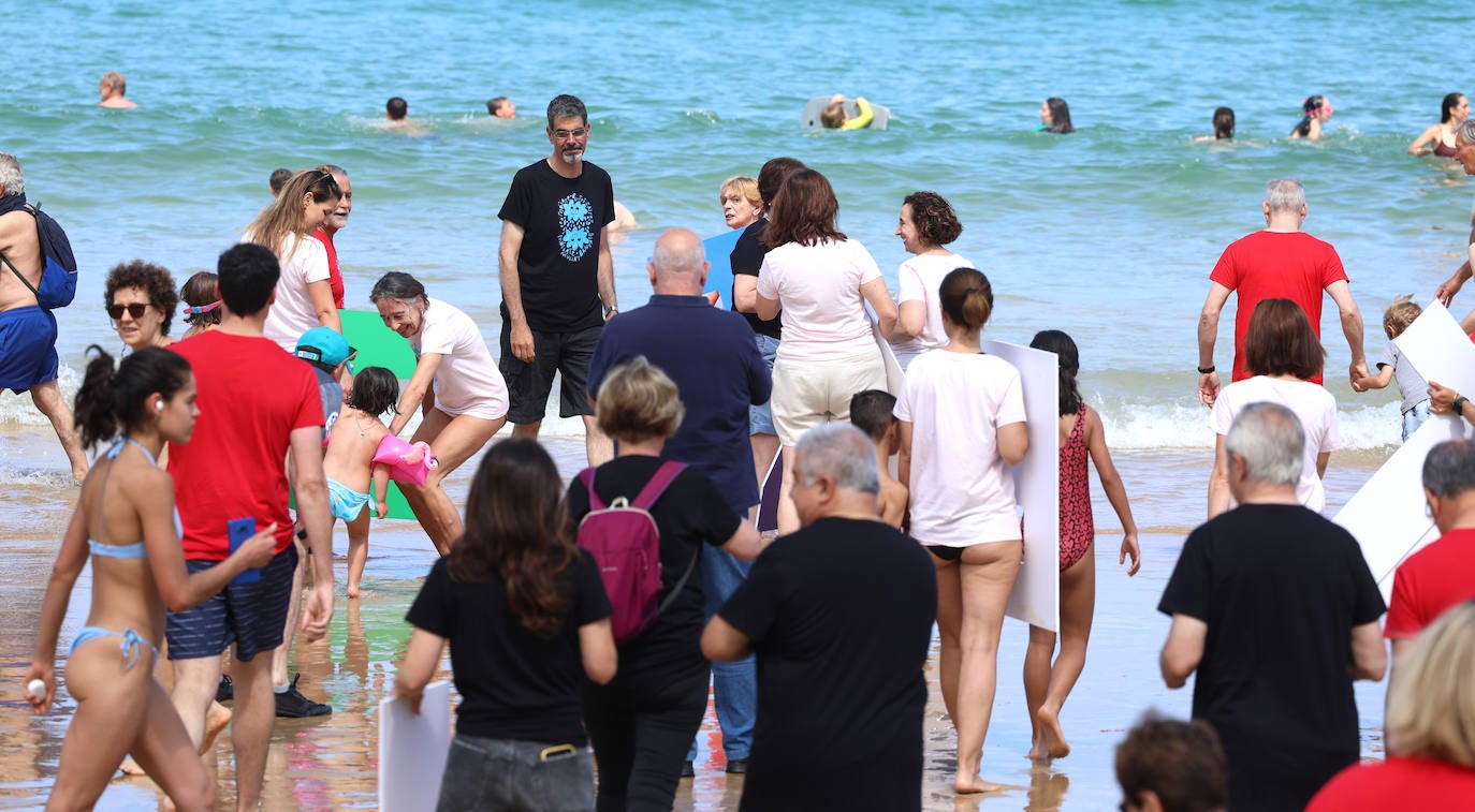 El baño más solidario por la esclerosis múltiple