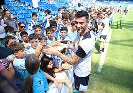 Diego Rico firma autógrafos este lunes en Anoeta