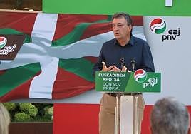 Aitor Esteban en el acto de Beasain.