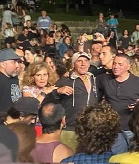 Imagen secundaria 2 - Manu Chao encandiló en Monterron