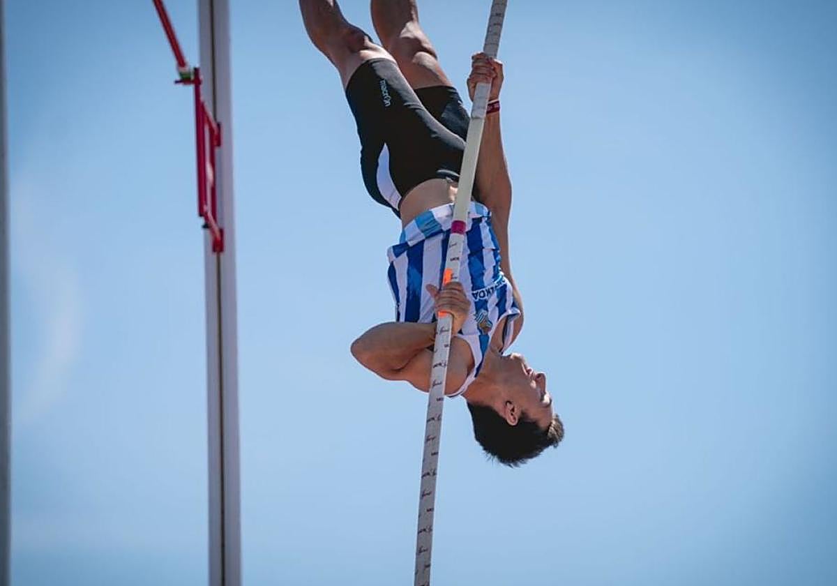 Ander Martínez de Rituerto realiza uno de los saltos que le llevó a ser subcampeón.