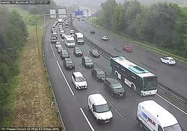 La colisión de tres vehículos en la GI-20 a la altura de Garbera se salda con cinco hospitalizados