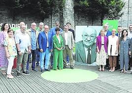 Los candidatos del PNV homenajearon a 'Uzturre'.