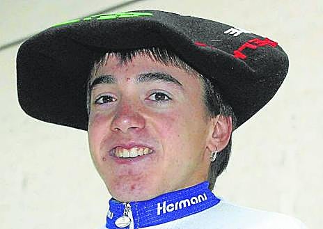 Imagen secundaria 1 - 2006. Ya como júnior, se impone en solitario en la etapa de la Vuelta a Gipuzkoa con final en Andoain. 2003. Tenía 14 años cuando se proclamó campeón de ciclo-cross de su categoría. Los hermanos Izagirre, cuando militaban en el Euskaltel.