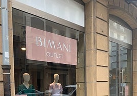 Escaparate del 'outlet' de Bimani en Donostia