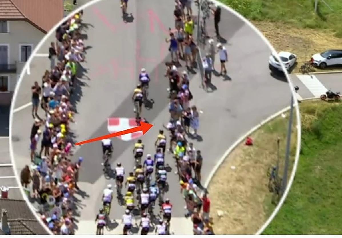 Un espectador provoca una caída en el Tour al estirar el brazo al paso del pelotón