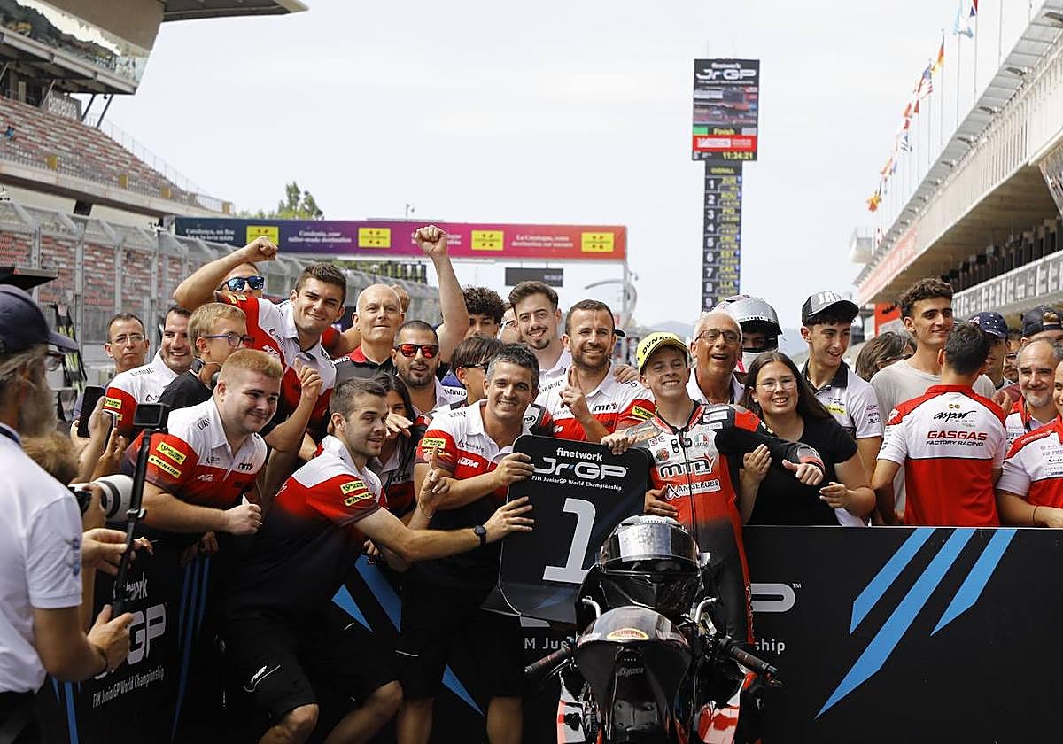 Xabi Zurutuza celebra la victoria.