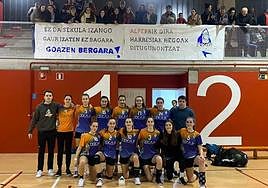 Las cadetes en las finales que alcanzaron de la Liga Vasca. La próxima campaña militarán como juveniles.