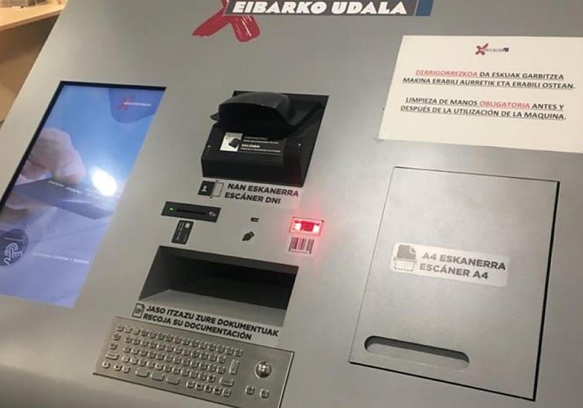 La máquina de autoservicio en Pegora permite modernizar la atención municipal.
