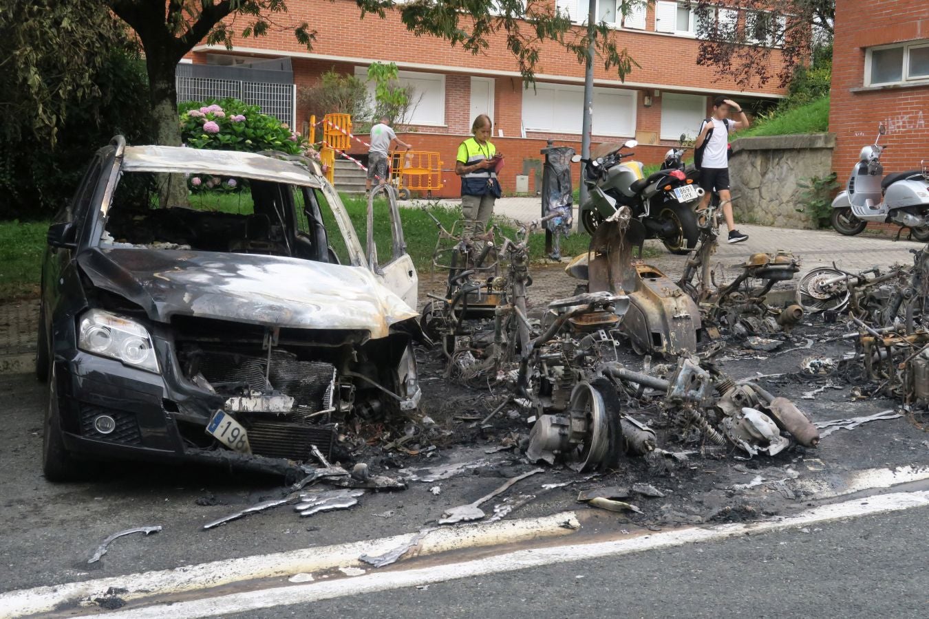 Nueve motos y un coche calcinados en San Sebastián