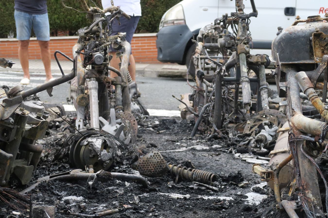 Nueve motos y un coche calcinados en San Sebastián