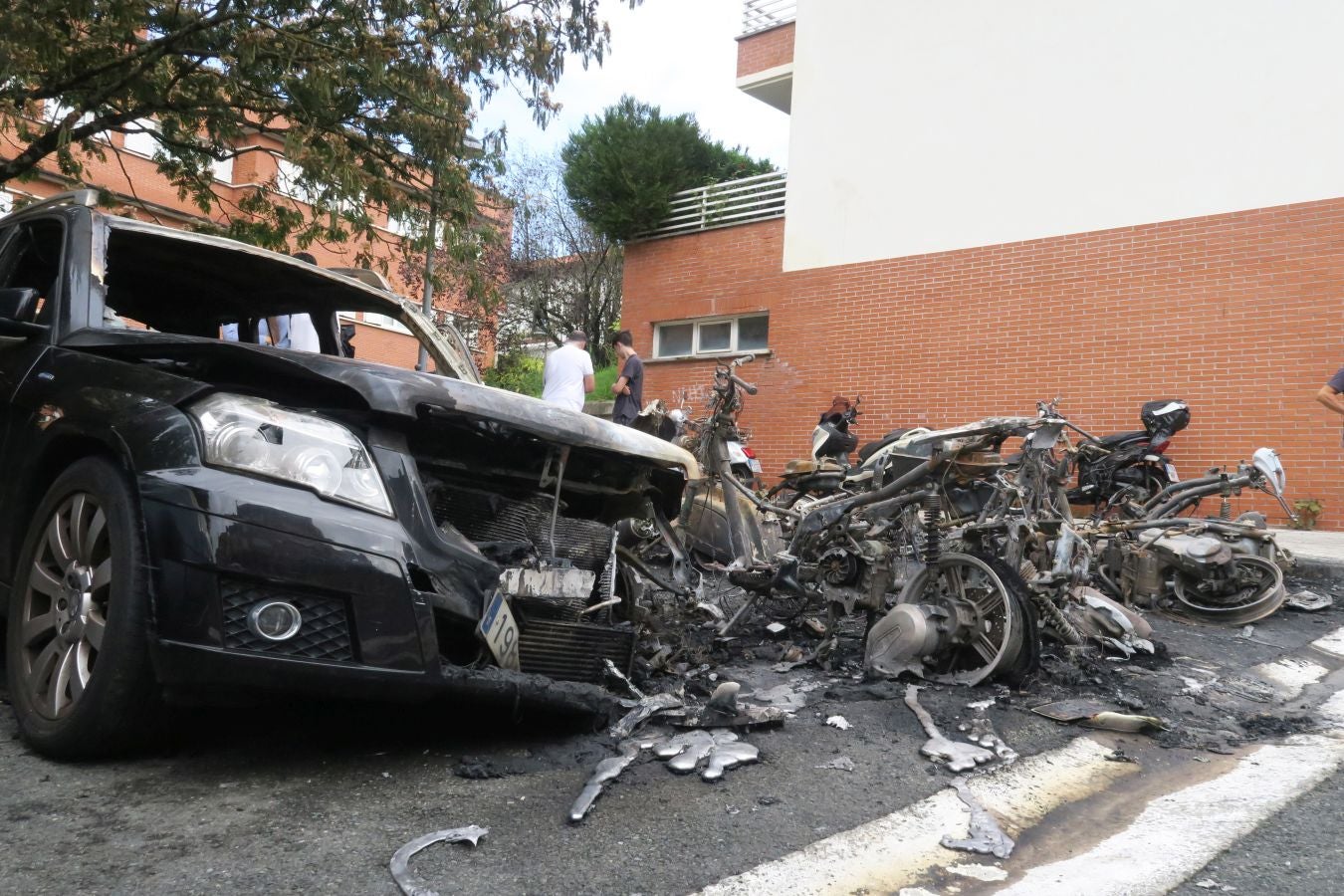 Nueve motos y un coche calcinados en San Sebastián