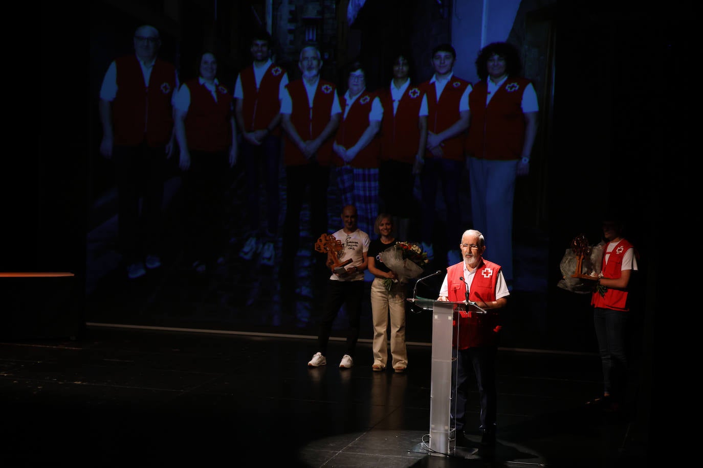 Reconocimiento a Juneren Hegoak y la Agrupación Local de la Cruz Roja en Errenteria