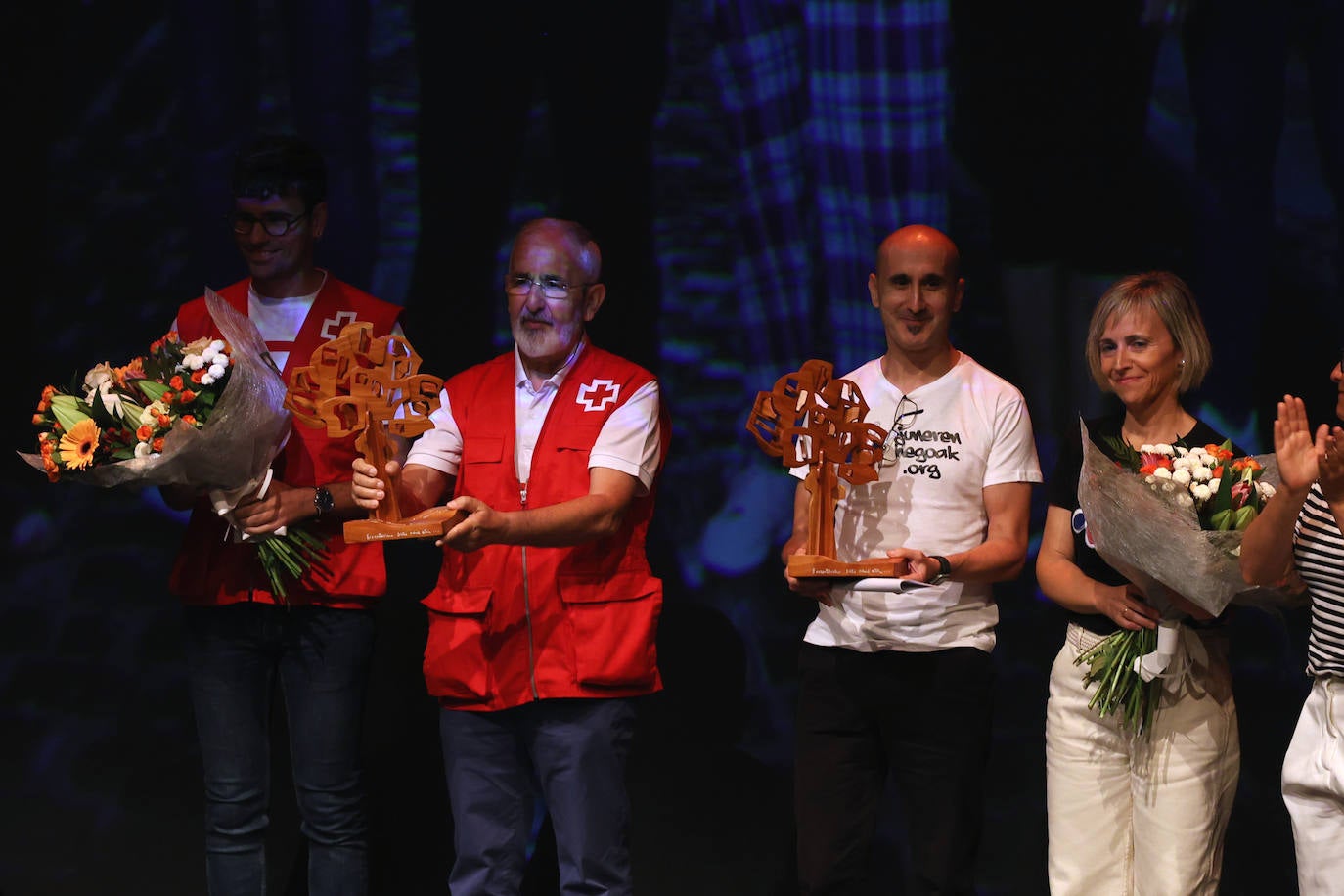 Reconocimiento a Juneren Hegoak y la Agrupación Local de la Cruz Roja en Errenteria