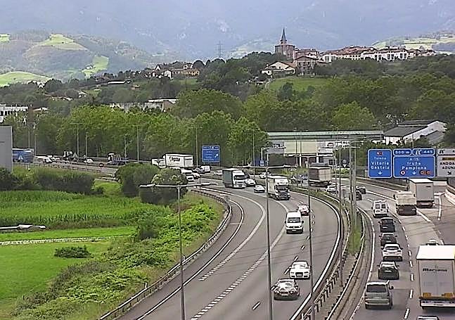Tráfico parado en la N-I en Andoain.