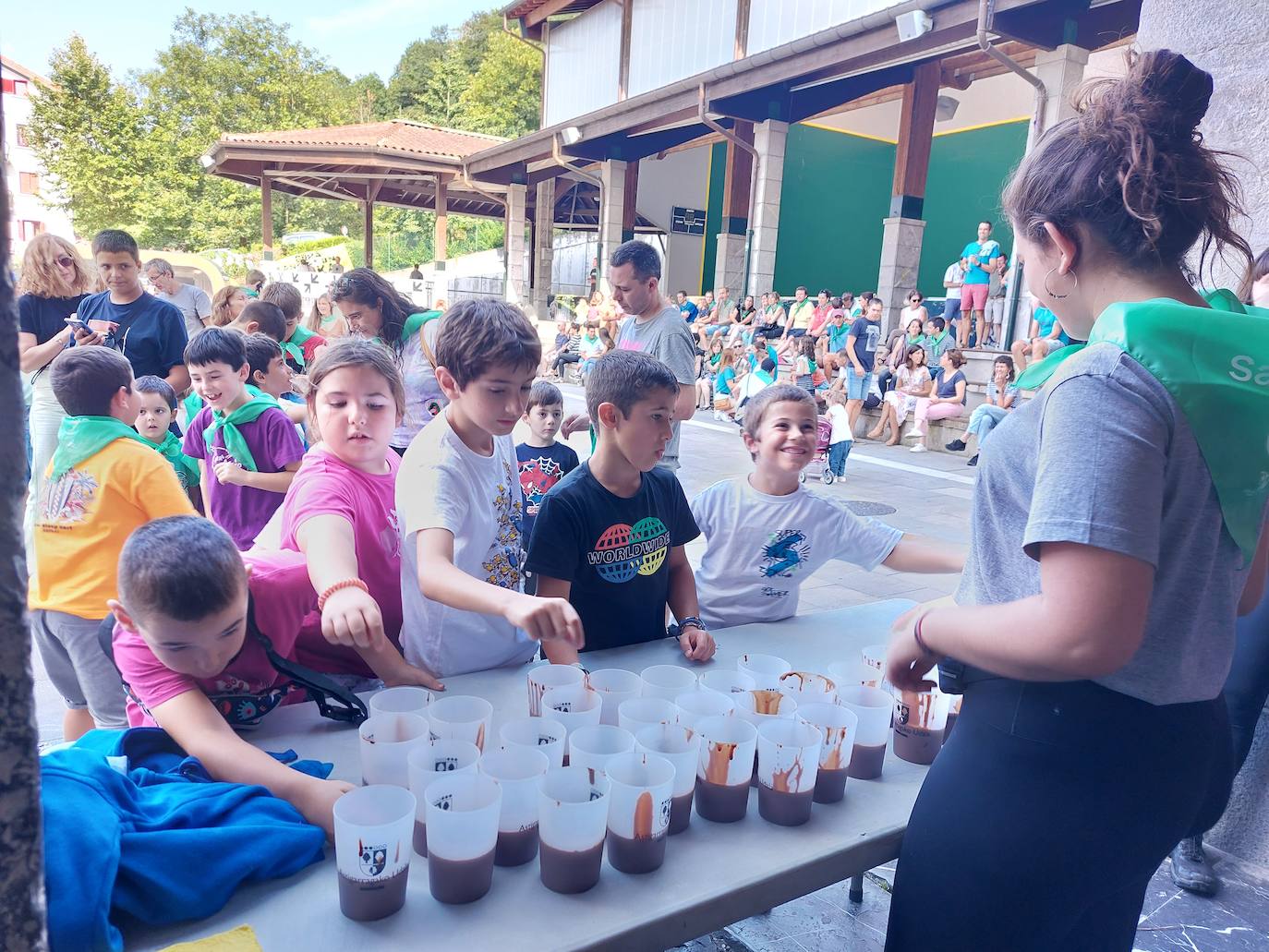 Ehun eta ehun berrehun, Gora Astiarra!