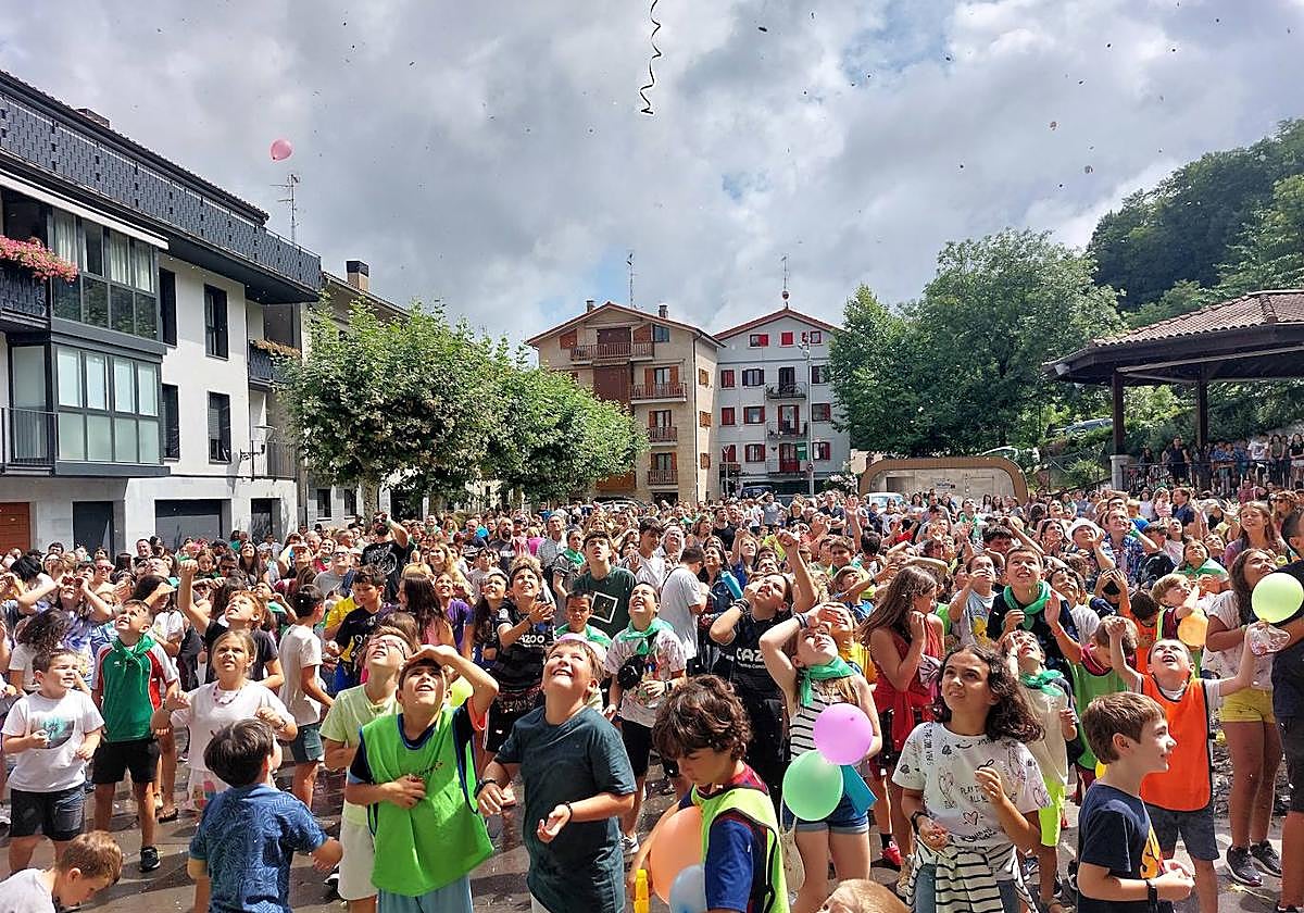 Ehun eta ehun berrehun, Gora Astiarra!