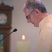 El emotivo mensaje del Obispo de Donostia al párroco fallecido: «Anai eta laguna, agur eta ohore»