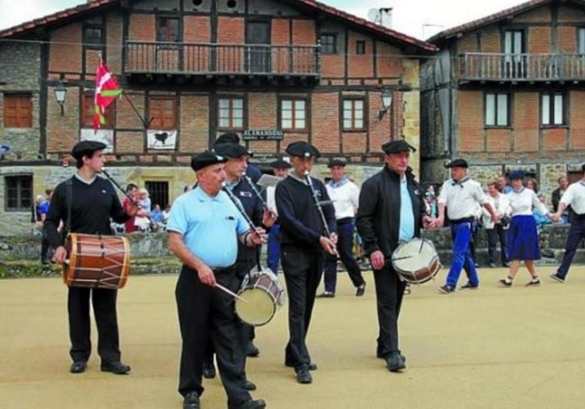 Aurten ere, soka-dantza izango da Santio egunean.