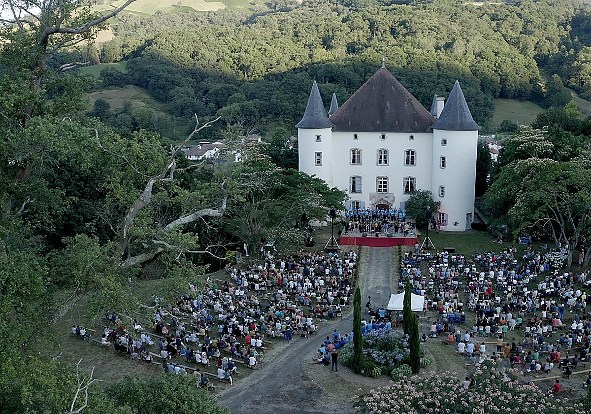 Dena prest dago gaur Baigorrin izango den kontzertu bikainerako.