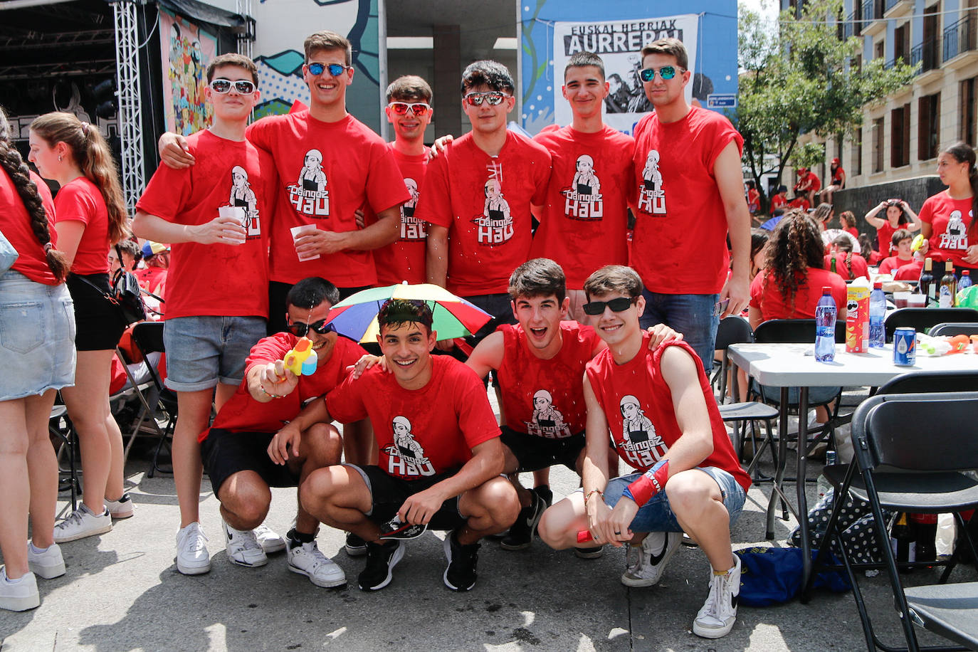 La comida popular y los cabezudos animan Errenteria