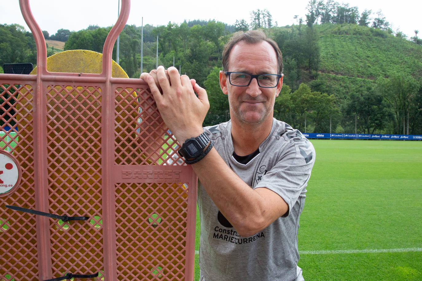Joseba Etxeberria en el campo de entrenamiento de Atxabalpe.