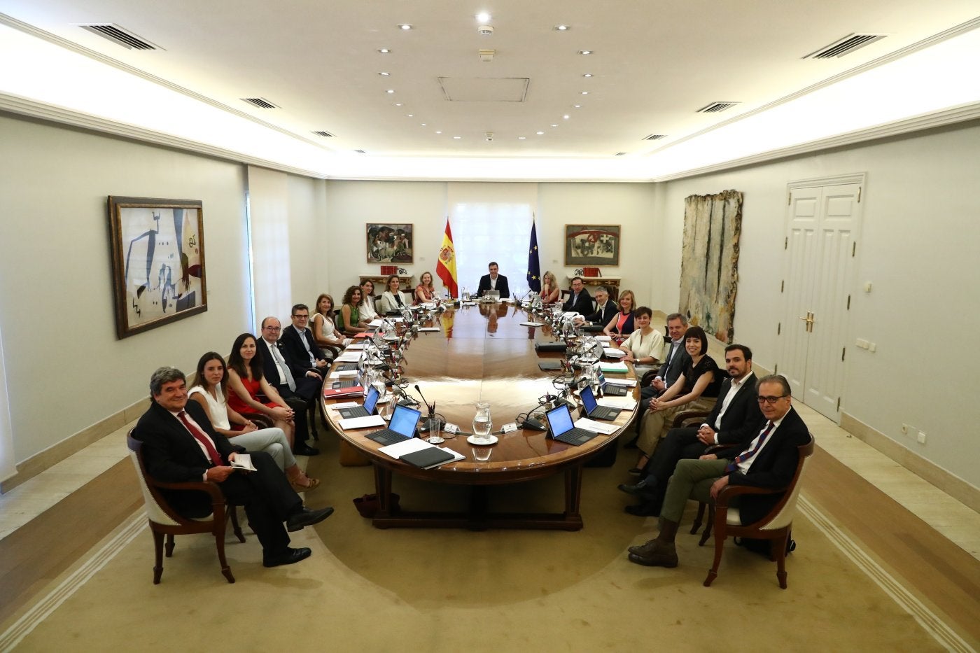 Última imagen del Consejo de Ministros de este martes en el Palacio de la Moncloa.