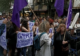 La Asamblea Feminista de Errenteria convocó una manifestación el lunes en la plaza de los Fueros.