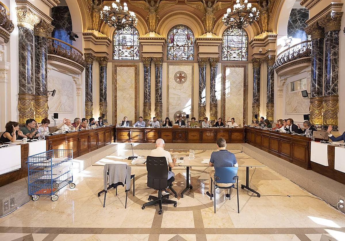 Todos los grupos políticos apuestan por habilitar nuevos parkings disuasorios