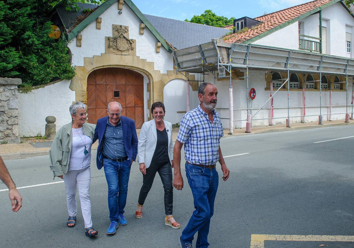 Acto celebrado ante La Cumbre por dirigentes de EH Bildu y familiares de Lasa y Zabala.