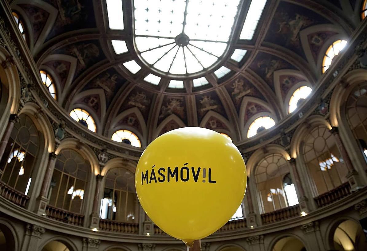 Un globo con el logo de Másmovil.