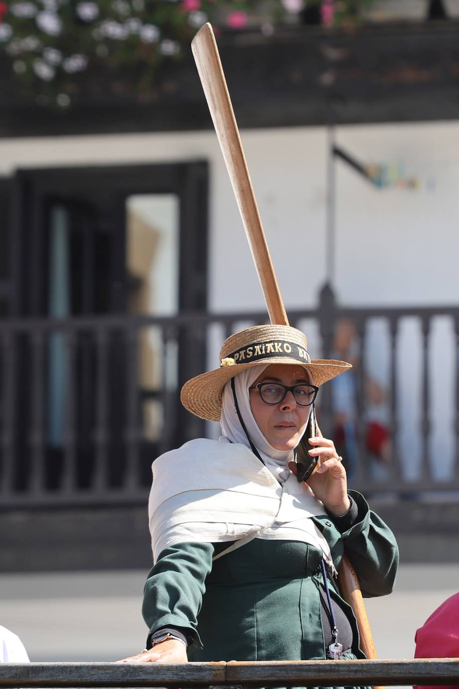 Homenaje a las bateleras en Pasaia
