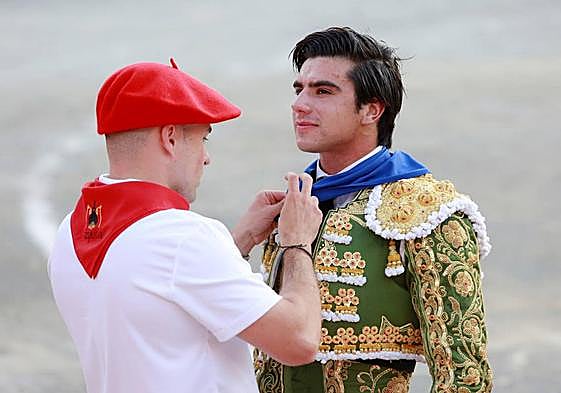 Colombo tiene la capacidad de llegar a conectar con el público de una manera portentosa.