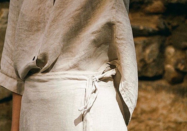 Falda de lino en color topo de Indi&Cold