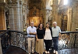 El director Patrick Alfaya junto a los organistas Alize Mendizabal, Ana Belén García y Esteban Landart.