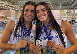 Nahia Garrido posa con sus medallas.